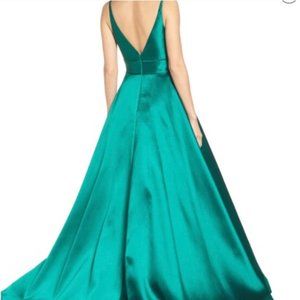Mac Duggal IEENA Emerald Green Dress